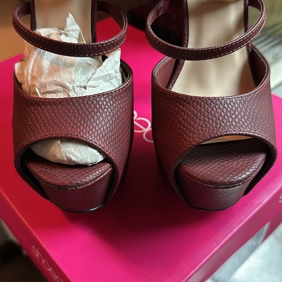 Heels Burgandy - Picture 4 of 8